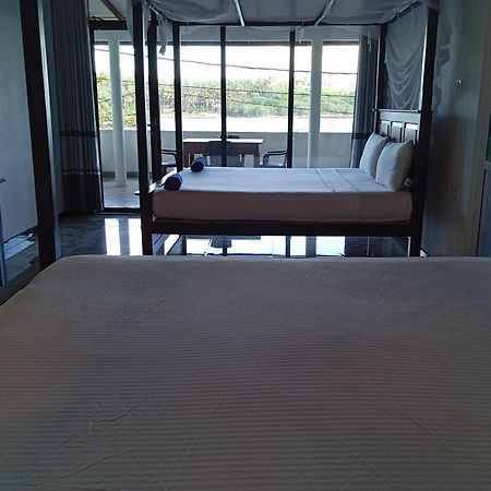 ディックウェラ Sea Port Hiriketiya Bed & Breakfast エクステリア 写真