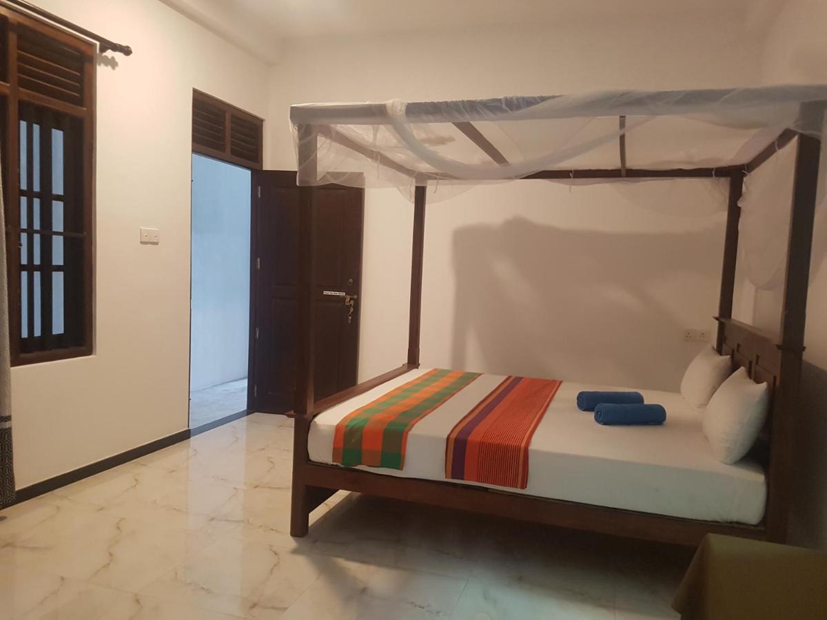 ディックウェラ Sea Port Hiriketiya Bed & Breakfast エクステリア 写真