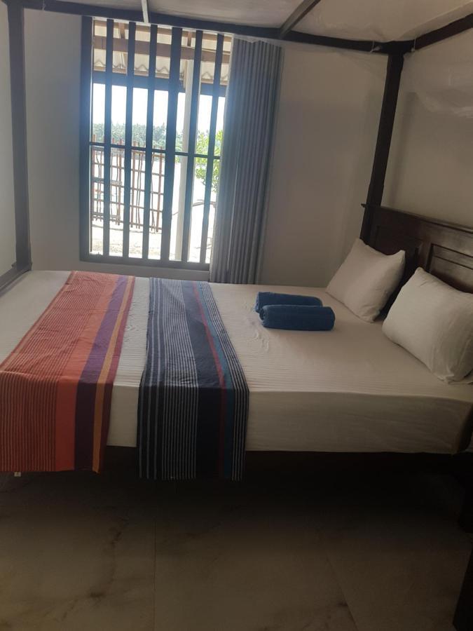 ディックウェラ Sea Port Hiriketiya Bed & Breakfast エクステリア 写真