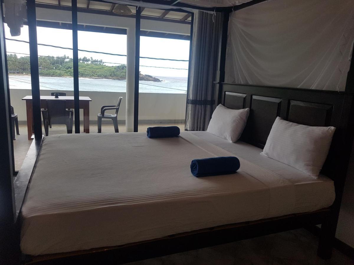 ディックウェラ Sea Port Hiriketiya Bed & Breakfast エクステリア 写真