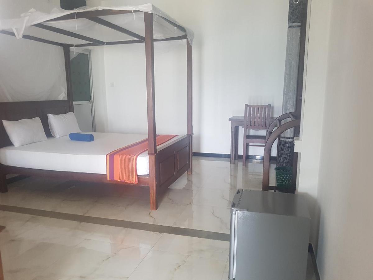 ディックウェラ Sea Port Hiriketiya Bed & Breakfast エクステリア 写真